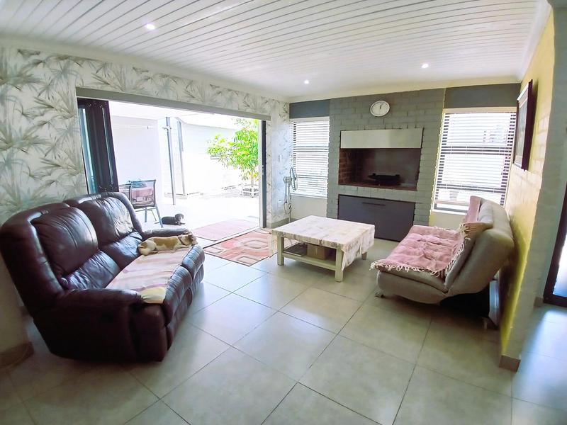 3 Bedroom Property for Sale in Stilbaai Wes Western Cape